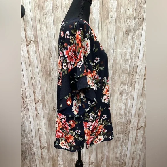 Umgee Navy Floral Blouse - Size S‎ - Picture 3 of 6